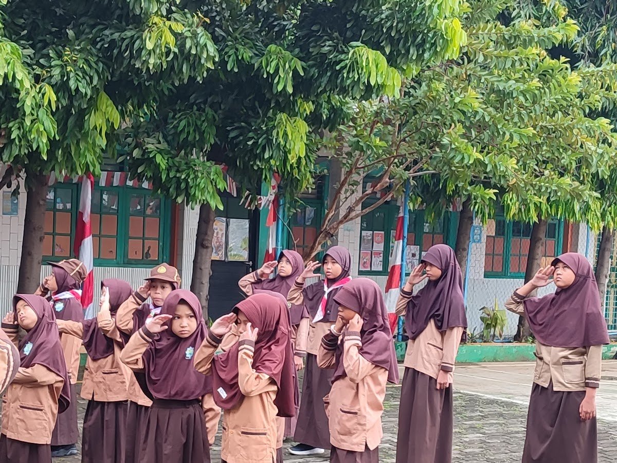 Kegiatan Siswa HJIS di Lapangan